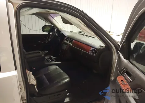 2013 Chevrolet Suburban 1500 Lt z USA, uszkodzony, nr VIN 1GNSKJE79DR158098